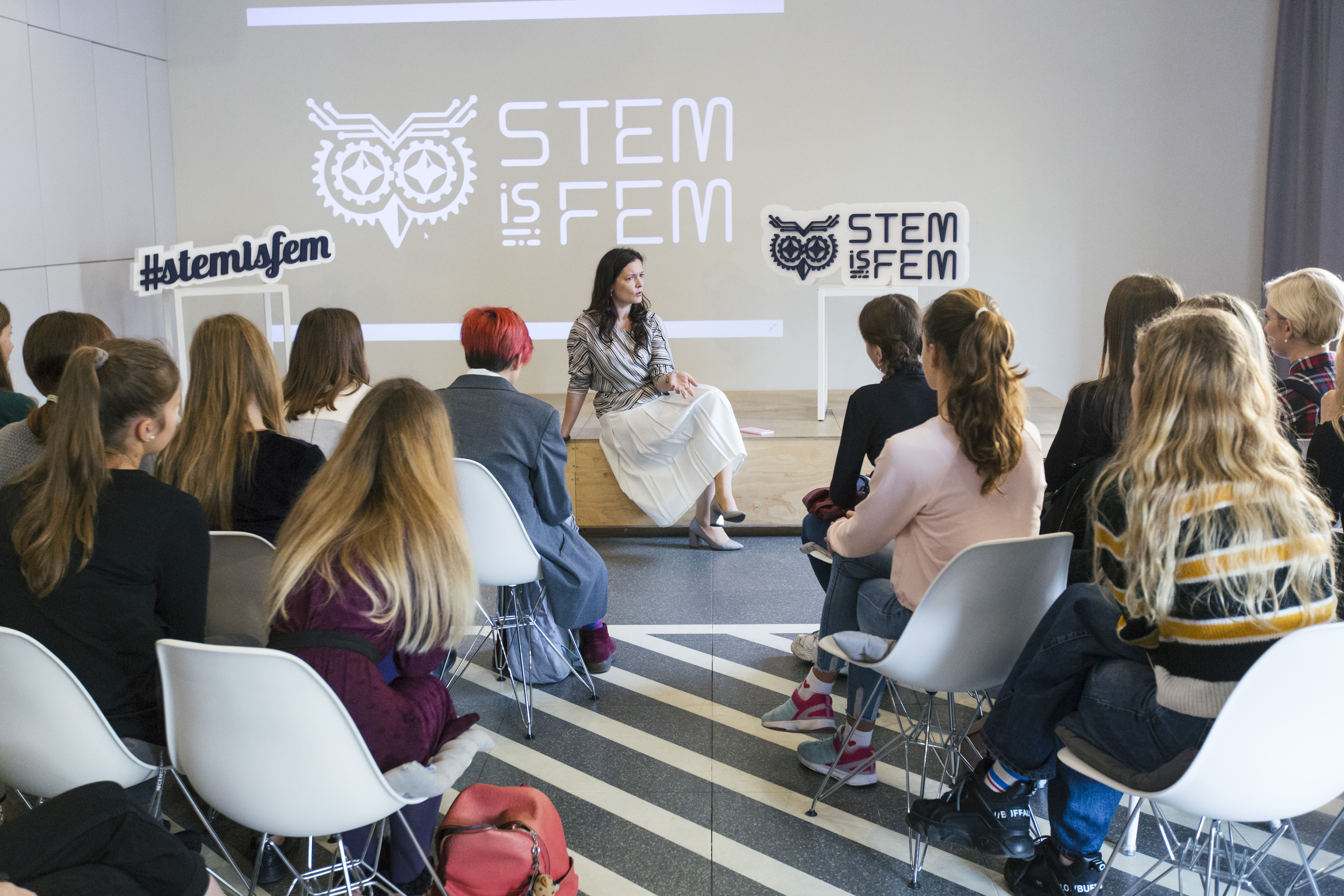 STEM is FEM провів перший освітній модуль з Біотехнологій